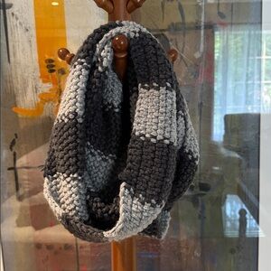 Handmade Women’s Chunky Knit Infinity Scarf